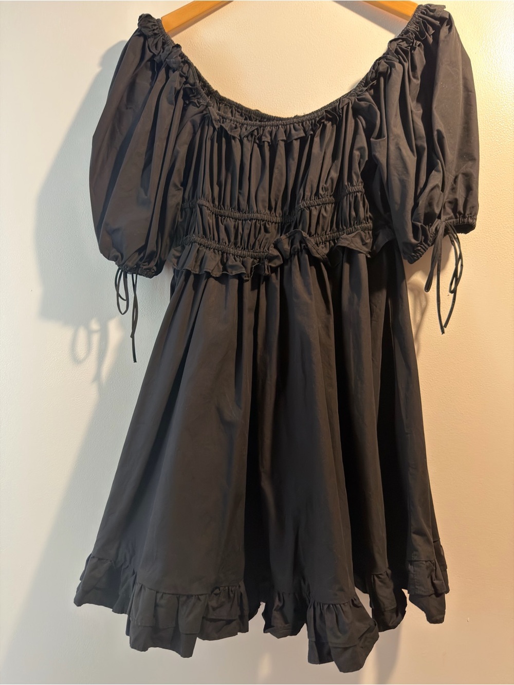 En Saison Black Puff Sleeve Smocked Tunic Top - Picture 2 of 4